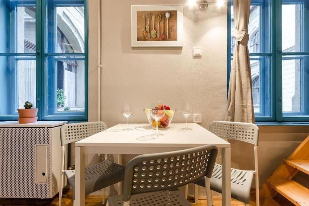 Blue Lotus Apartment T50 บูดาเปสต์ ภายนอก รูปภาพ