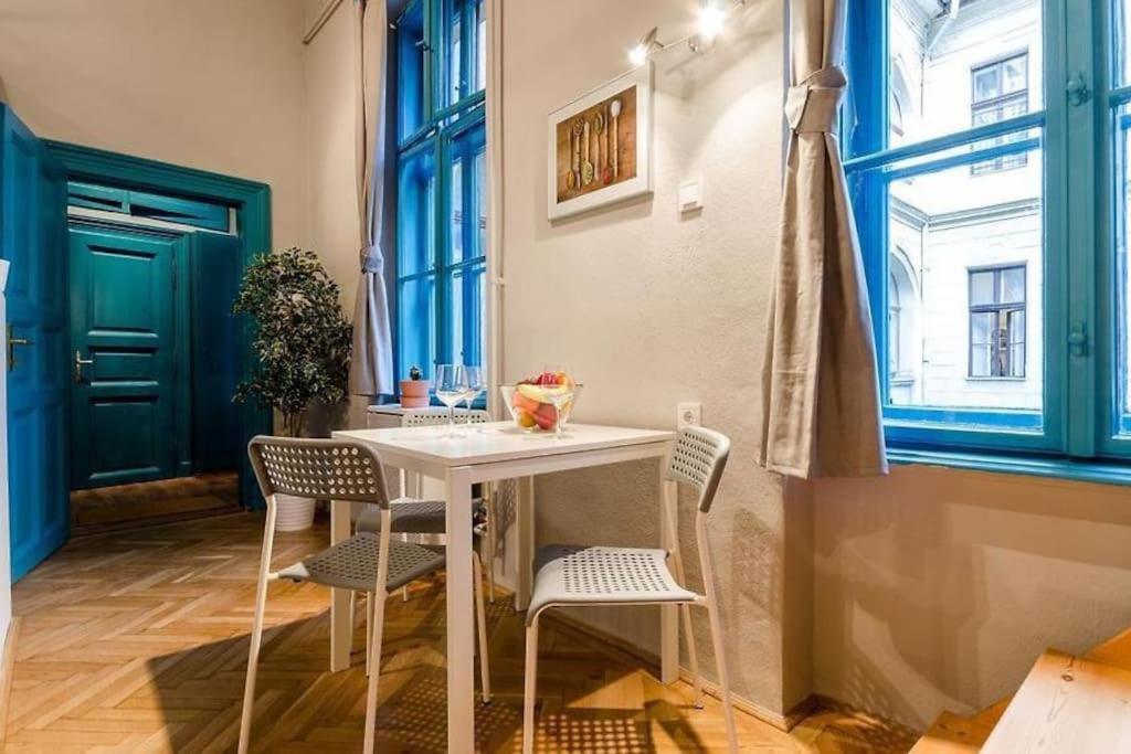 Blue Lotus Apartment T50 บูดาเปสต์ ภายนอก รูปภาพ