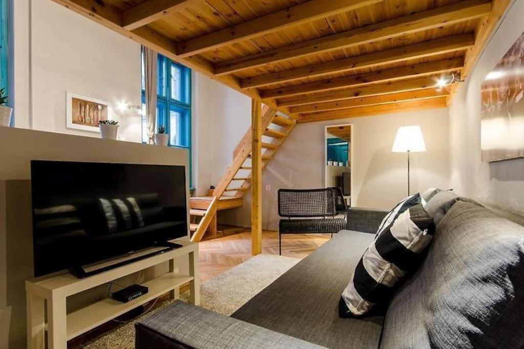 Blue Lotus Apartment T50 บูดาเปสต์ ภายนอก รูปภาพ